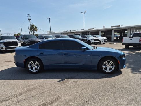 Used 2022 Dodge Charger SXT w/ Driver Convenience Group RWD image 4