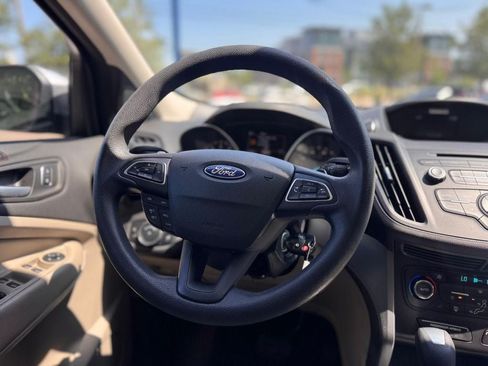 Used 2017 Ford Escape SE w/ SE Cold Weather Package AWD/4WD image 27