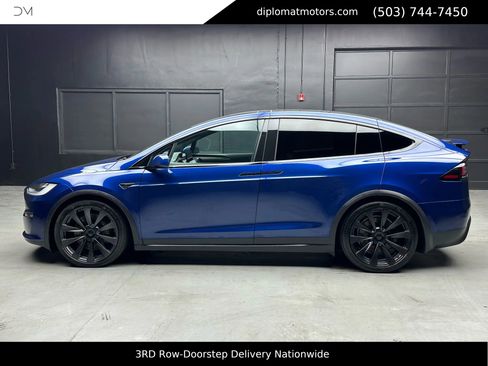 Used 2022 Tesla Model X image 3