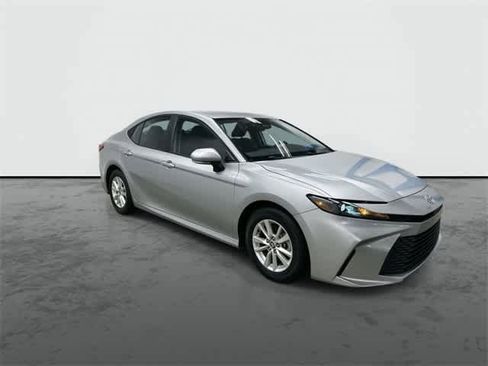 Used 2025 Toyota Camry LE image 5