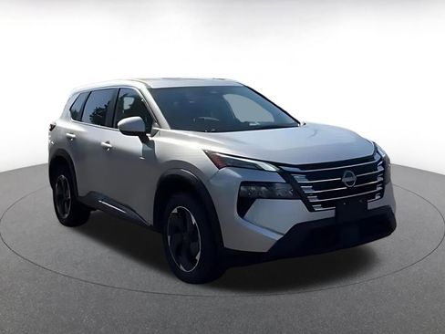 Used 2025 Nissan Rogue SV AWD/4WD image 3