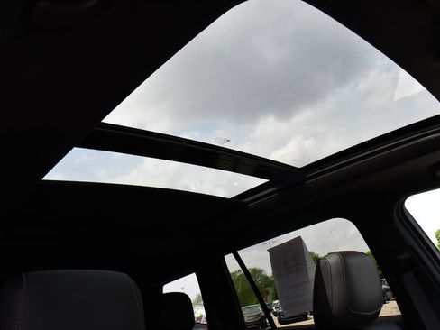 Used 2024 Cadillac XT6 Luxury w/ LPO, Floor Liner Package AWD/4WD image 16