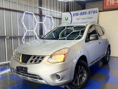 Used 2014 Nissan Rogue S w/ Convenience Package AWD/4WD image 3