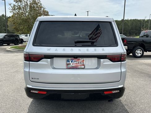 New 2025 Jeep Wagoneer 4WD w/ Premium Group I image 6