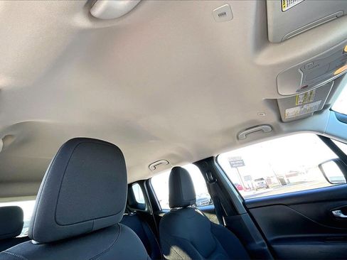 Used 2022 Jeep Renegade Latitude image 22