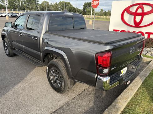 Used 2023 Toyota Tacoma SR5 AWD/4WD image 6