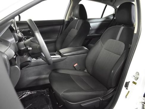 Certified 2022 Nissan Sentra SV w/ Trunk Package FWD image 9