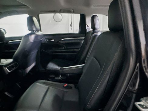 Used 2019 Toyota Highlander Limited image 29