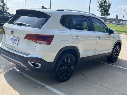 Certified 2022 Volkswagen Taos SE FWD image 10