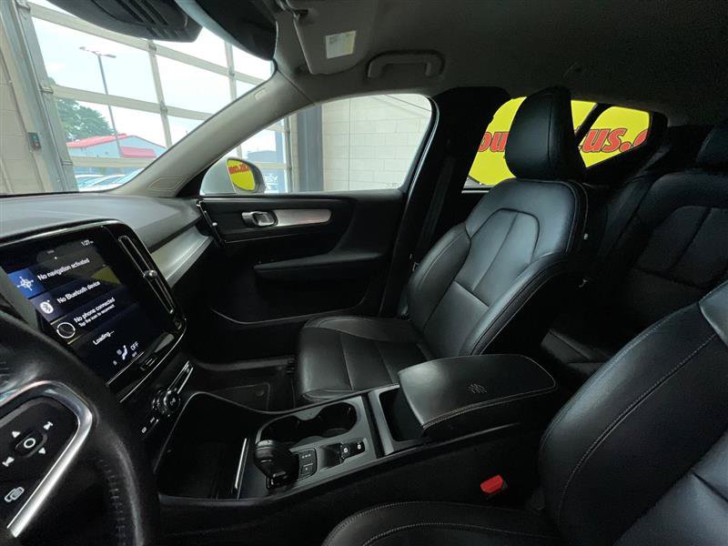 Used 2021 Volvo XC40 T4 Momentum FWD image 11