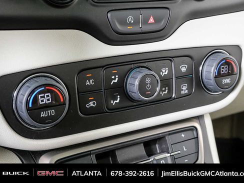 Used 2024 GMC Terrain Denali w/ Denali Premium Package AWD/4WD image 17