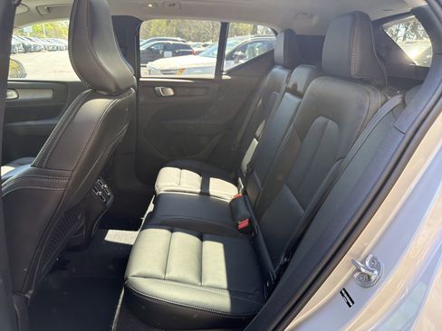 Certified 2025 Volvo XC40 B5 Core image 32