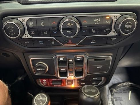 Used 2022 Jeep Wrangler Unlimited Rubicon 4xe w/ Cold Weather Group AWD/4WD image 38