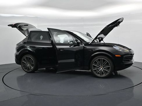 Certified 2023 Porsche Cayenne S Platinum AWD/4WD image 23