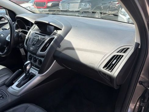 Used 2014 Ford Focus SE w/ Equipment Group 201A FWD image 27