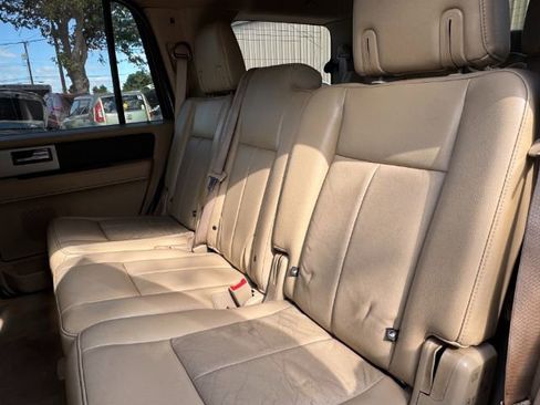 Used 2013 Ford Expedition XLT image 14