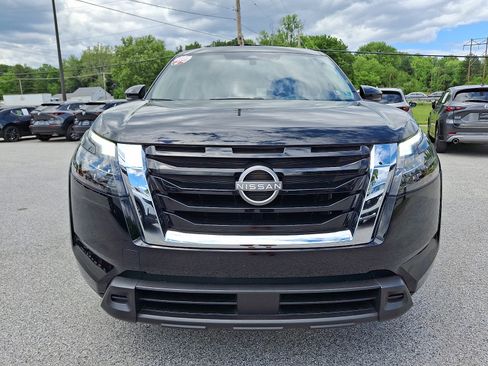 Used 2024 Nissan Pathfinder SV w/ SV Premium Package AWD/4WD image 3