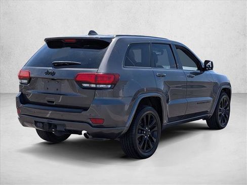 Used 2017 Jeep Grand Cherokee Altitude AWD/4WD image 5