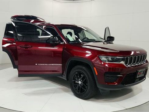 Used 2025 Jeep Grand Cherokee Laredo X w/ Luxury Tech Group I image 29