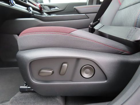 New 2026 Chevrolet Equinox RS w/ Convenience Package III AWD/4WD image 9