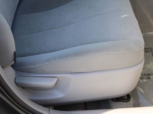 Used 2011 Toyota Camry LE image 19