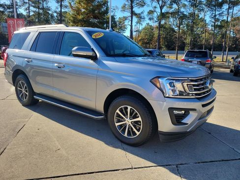 Used 2021 Ford Expedition XLT image 11
