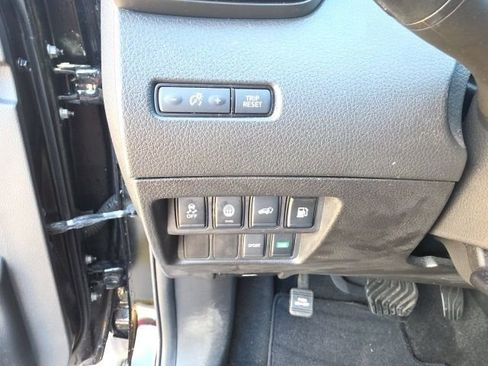 Used 2019 Nissan Rogue SV image 14