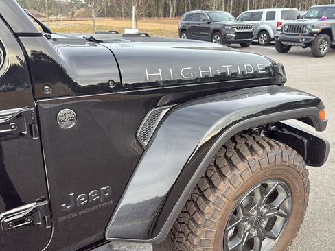 New 2025 Jeep Gladiator High Tide image 11