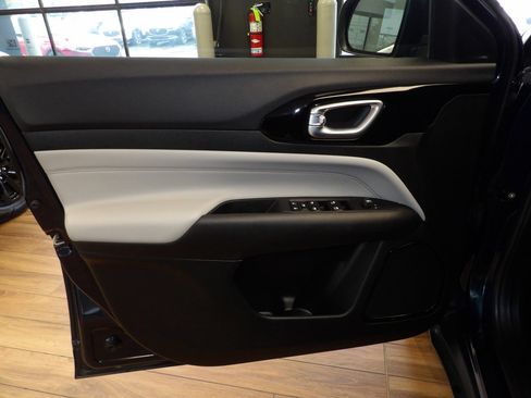 Used 2024 Jeep Compass Limited image 23