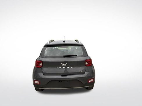 Used 2024 Hyundai Venue SEL FWD image 4