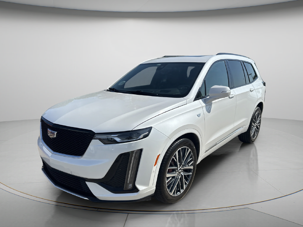 Used 2023 Cadillac XT6 Sport w/ Technology Package AWD/4WD image 3