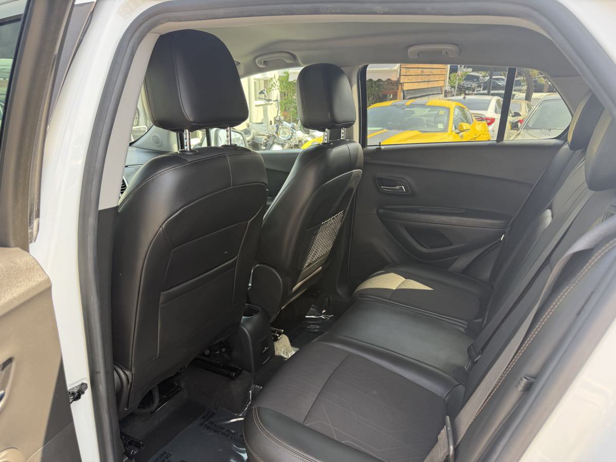 Used 2019 Chevrolet Trax LT w/ LT Convenience Package FWD image 10
