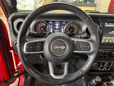 Used 2021 Jeep Wrangler Unlimited Sahara AWD/4WD image 6