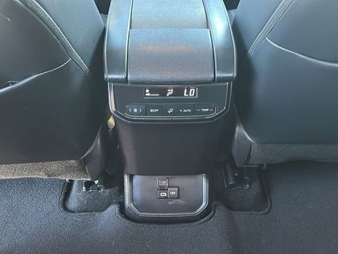 Used 2023 Toyota Highlander L image 30