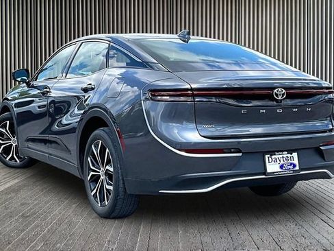 Used 2023 Toyota Crown AWD/4WD image 11