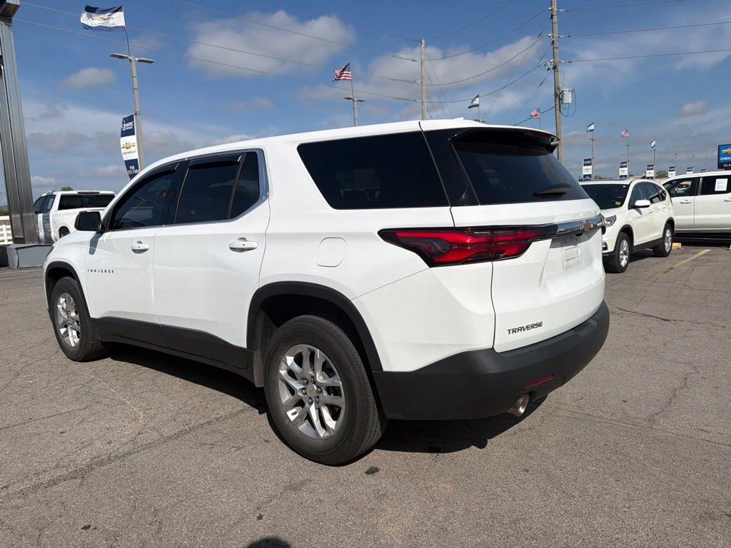 Used 2022 Chevrolet Traverse LS FWD image 3