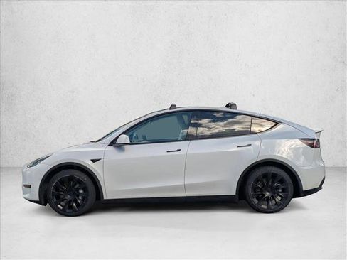 Used 2021 Tesla Model Y Long Range image 9