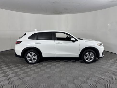 Used 2023 Honda HR-V LX image 3