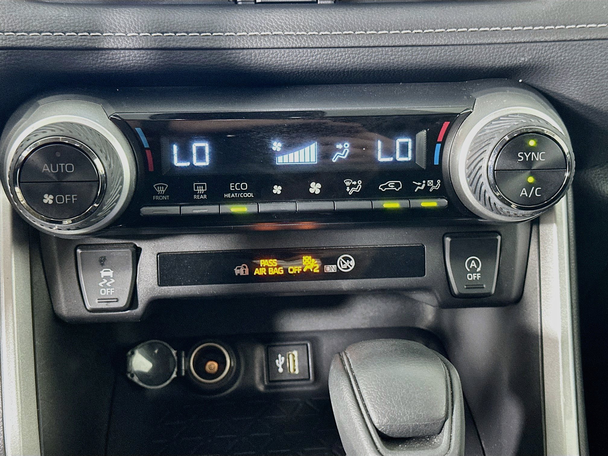 Used 2025 Toyota RAV4 XLE AWD/4WD image 23