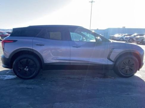 New 2025 Chevrolet Blazer EV LT w/ Super Cruise Package AWD/4WD image 9