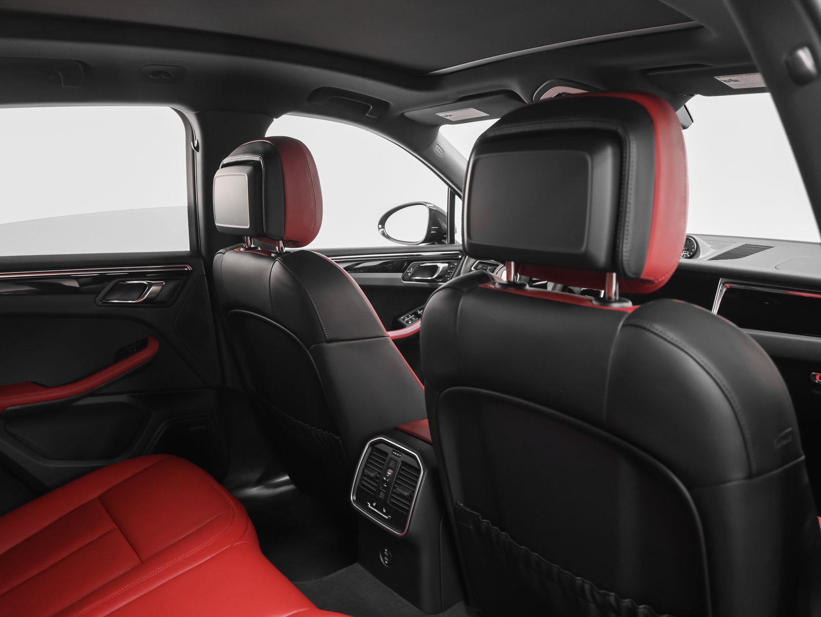 Certified 2026 Porsche Macan AWD/4WD image 25