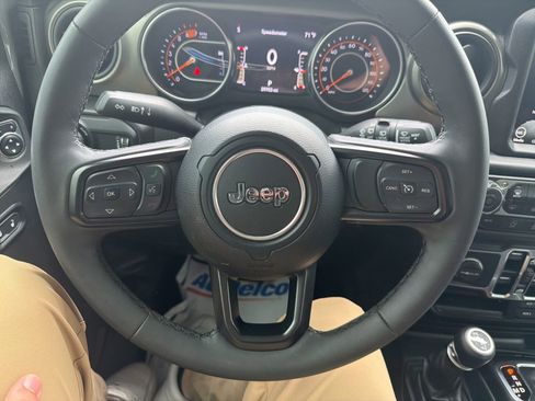 Used 2023 Jeep Wrangler Unlimited Sport AWD/4WD image 13