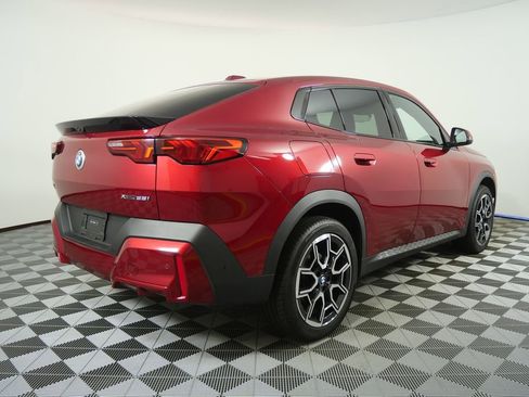 Certified 2025 BMW X2 xDrive28i image 3