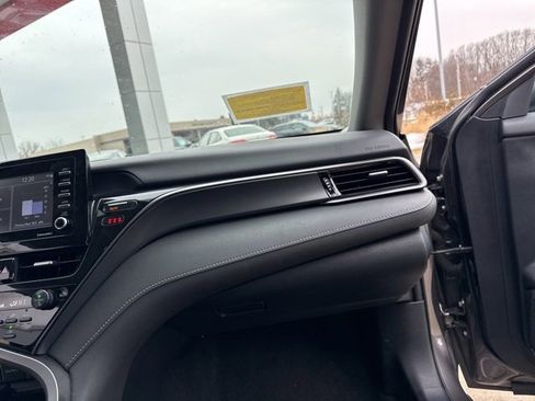 Used 2023 Toyota Camry SE image 33