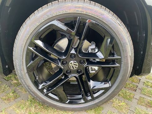 New 2026 Volkswagen Tiguan SE R-Line FWD image 27