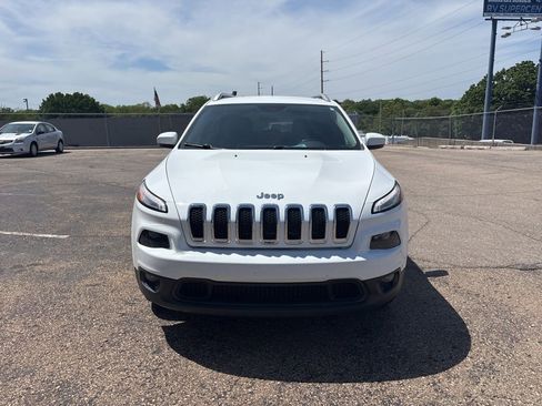 Used 2018 Jeep Cherokee Latitude Plus w/ Cold Weather Group AWD/4WD image 2