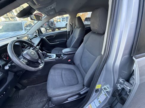 Used 2019 Toyota RAV4 LE image 29