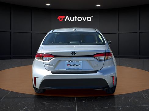 Used 2025 Toyota Corolla LE FWD image 4