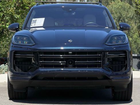 Certified 2025 Porsche Cayenne Turbo image 10
