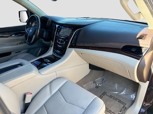 Used 2017 Cadillac Escalade Premium Luxury image 14